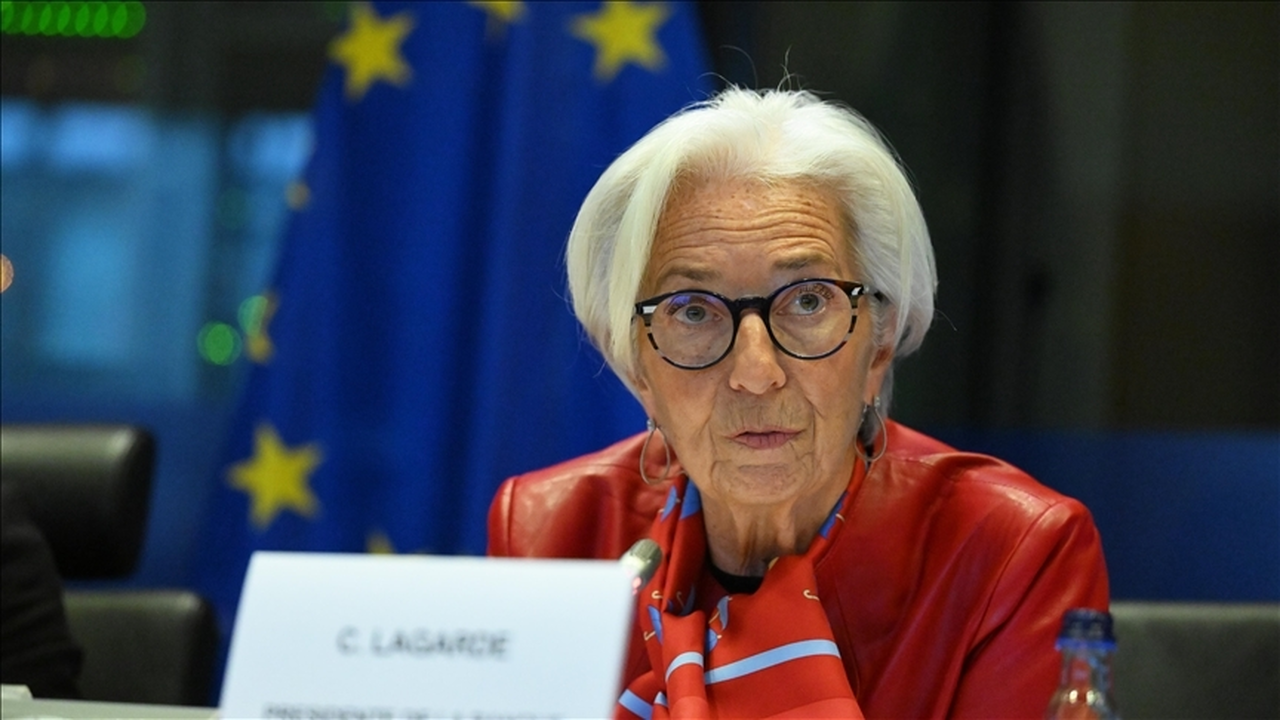 ECB Başkanı Lagarde enflasyonun orta vadede yüzde 2 hedefinde istikrar kazanacağını söyledi