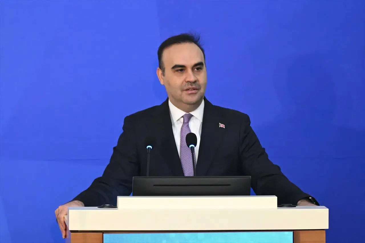Bakan Kacır: 'Türkiye Elektrikli Araç Yatırımlarında Yeni Merkez Olmayı Hedefliyor'