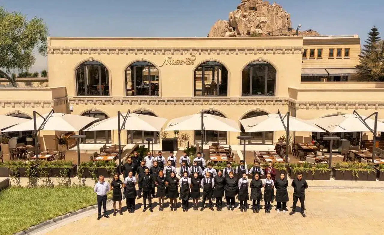 Nusr-Et Uçhisar’daki yeni restoranıyla 1 Nisan'da kapılarını açıyor!