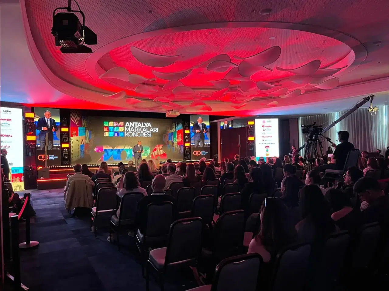 Ekonominin kalbi Antalya’da atıyor! 2. Markalar Kongresi start aldı