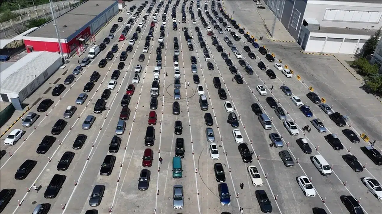 Gümrüklerde bayram bilançosu: Kapıkule ve İstanbul Havalimanı yolcu rekoru kırdı!