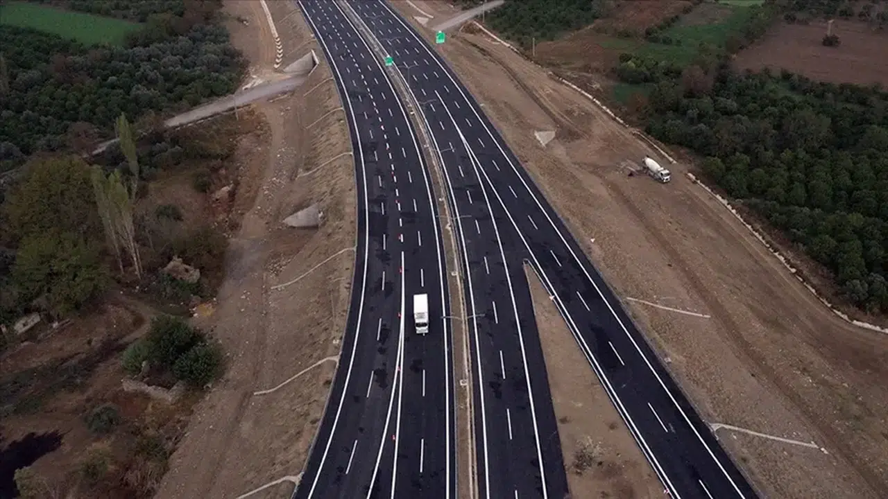 Karayolları Genel Müdürlüğü yol durumu bülteni: Birçok ilde ulaşım kontrollü sağlanıyor!