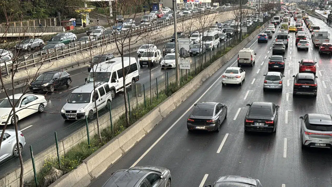 Türkiye genelinde yol çalışmaları: Sürücüler için kritik güzergahlar belirlendi!