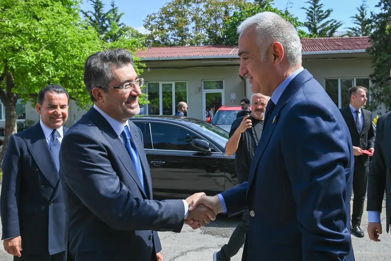 Bakan Ersoy ve banka devlerinden dev zirve: Turizme finansman kalkanı geliyor!