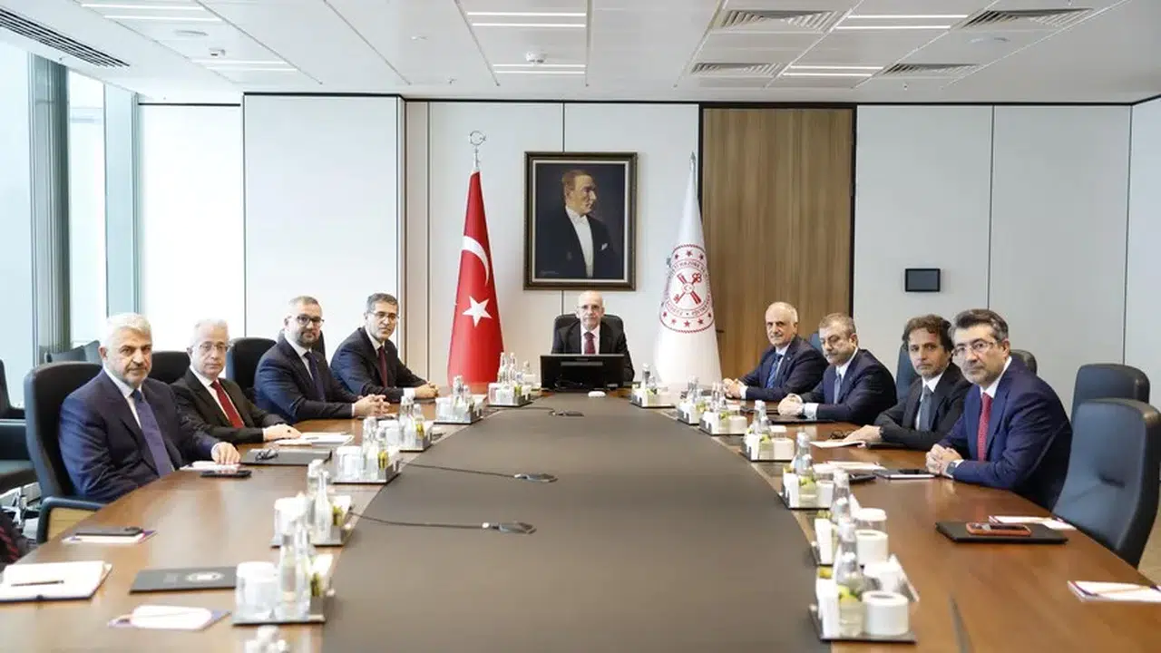 Bakan Şimşek kurmaylarıyla toplandı: Makrofinansal istikrar için tüm önlemler masada