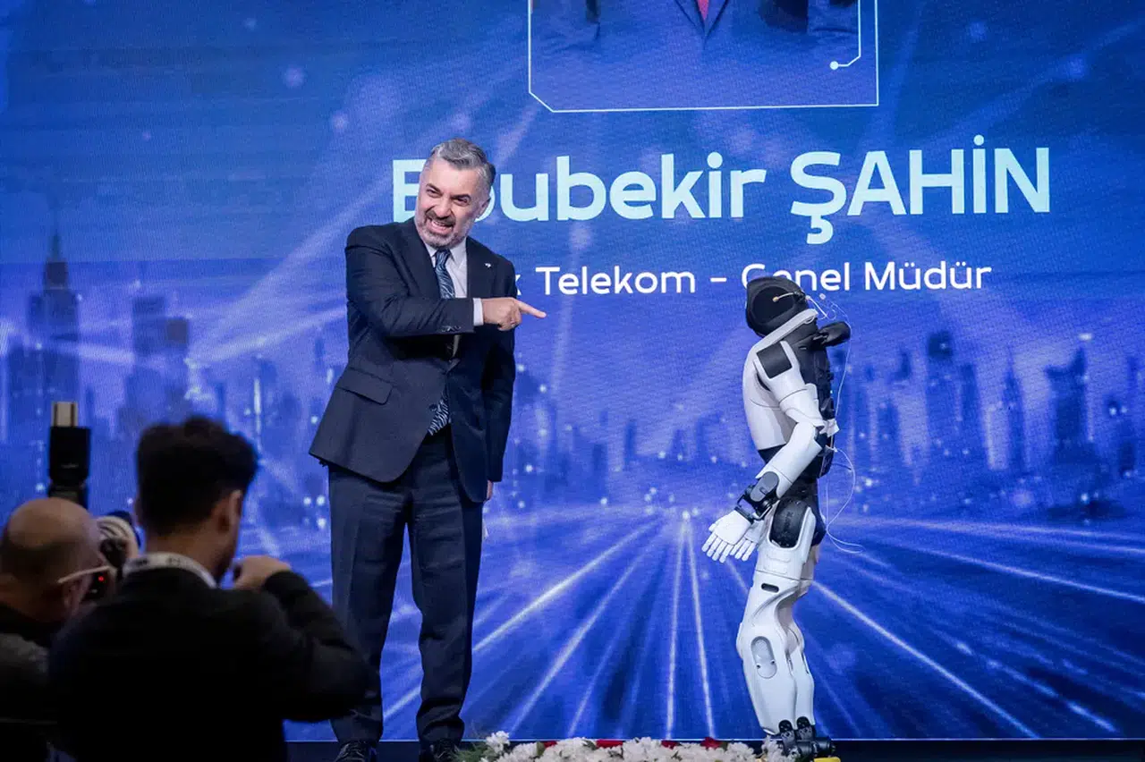 Türk Telekom Üst Yöneticisi Ebubekir Şahin: İnsan ve teknoloji rakip değil!