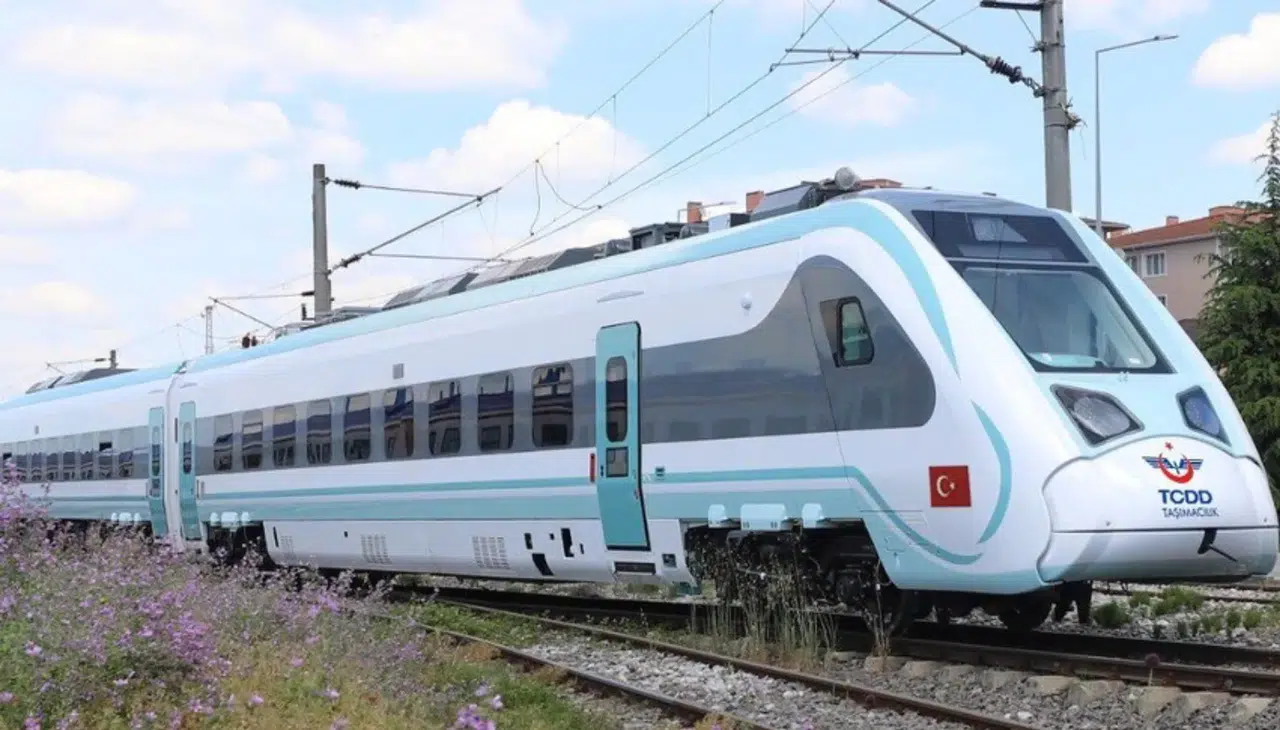 Demir ağlarda yeni dönem: Milli elektrikli tren hız testinde zirveye çıktı