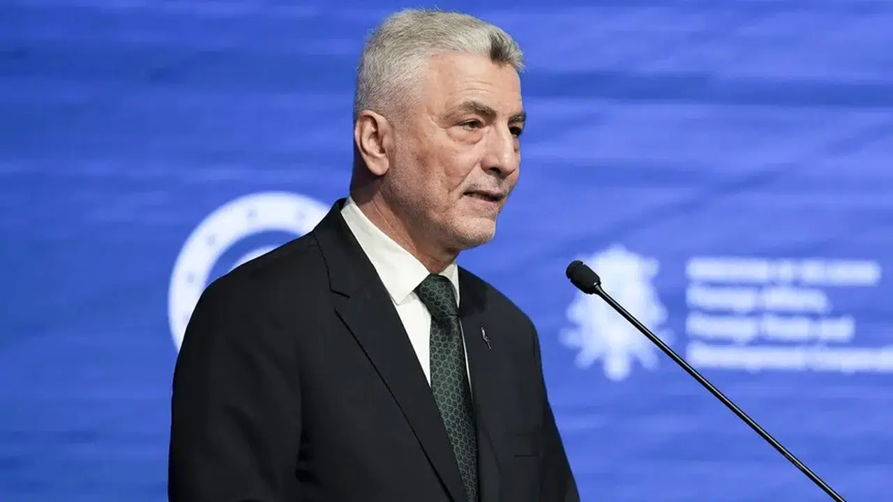 Bakan Bolat: Bakan Bolat: e-ticaret hacmi bir önceki yıla göre yüzde 52,2 artarak 4 trilyon 567 milyar liraya ulaştı!