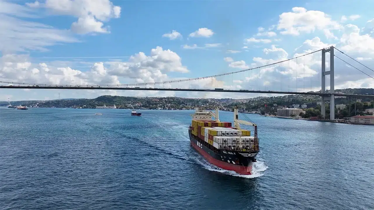 İstanbul ve Çanakkale boğazlarından geçen gemilere 4 ayda 15 bin 639 kılavuzluk hizmeti verildi!