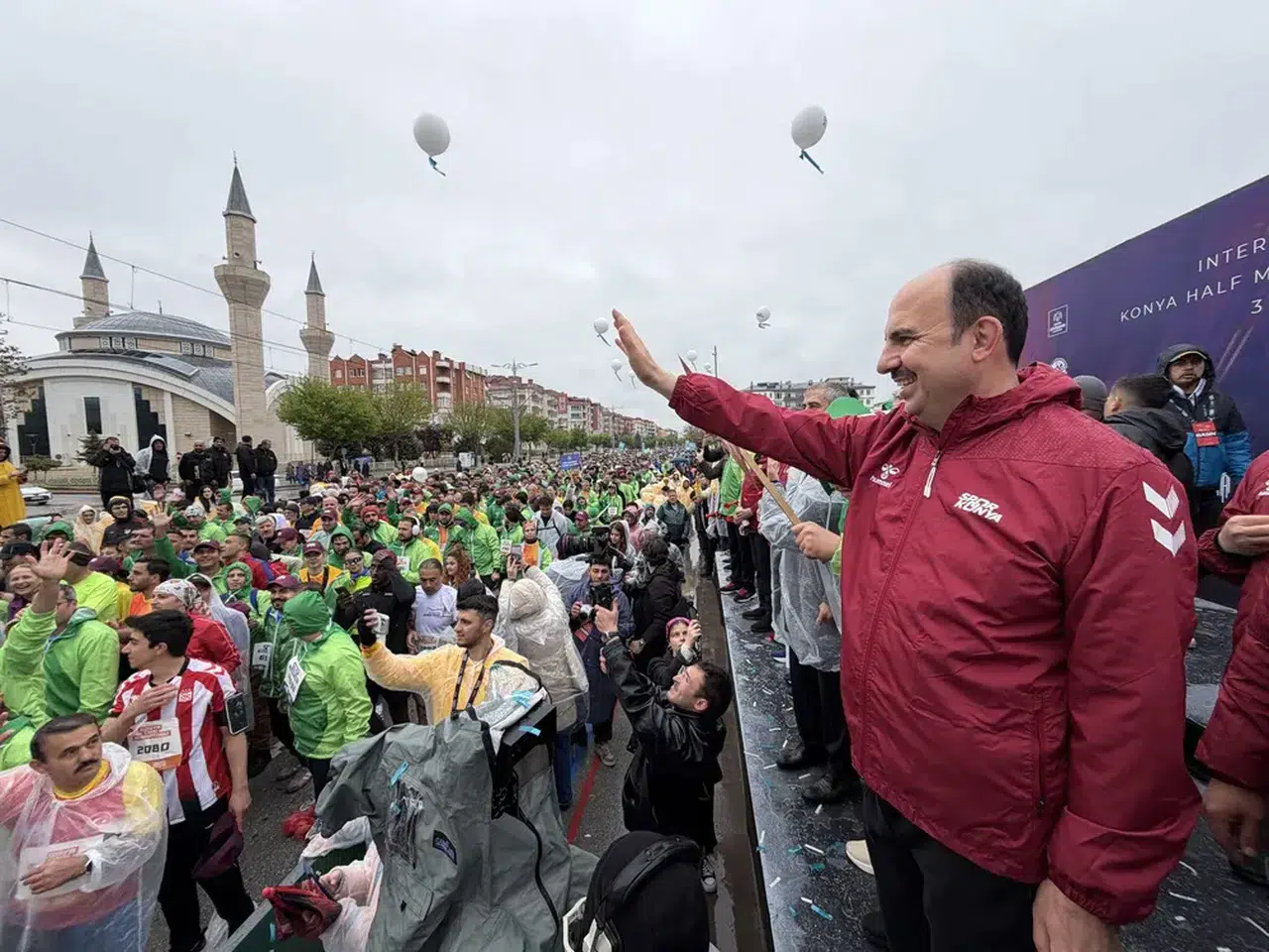 Konya’da yağmur altında dev organizasyon: Binlerce atlet iyilik yolunda buluştu!