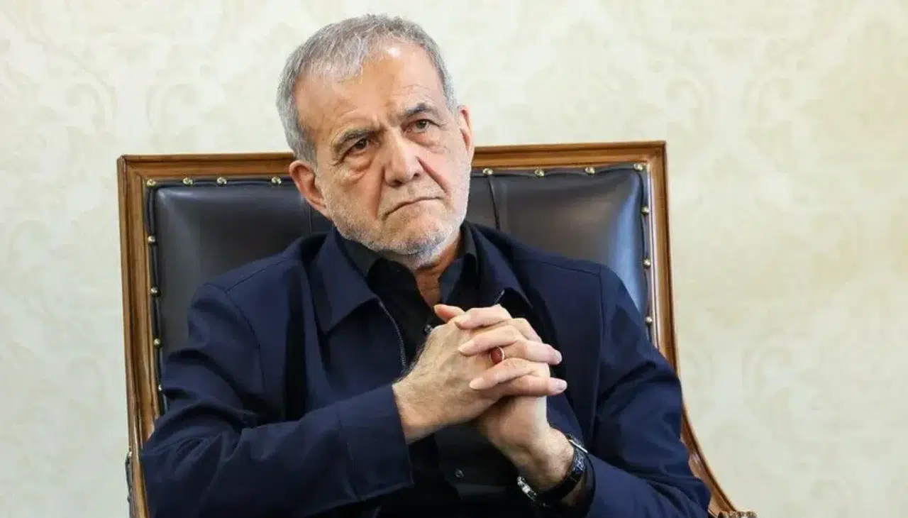 Kriz ve baskı kıskacındaki İran’da Cumhurbaşkanı iç cepheyi işaret etti