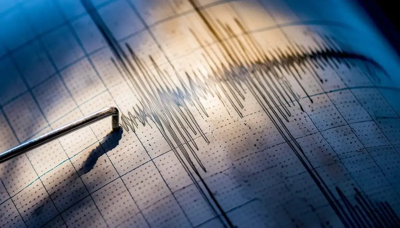 Eğriboz Adası’nda 4 dakikada 3 büyük deprem