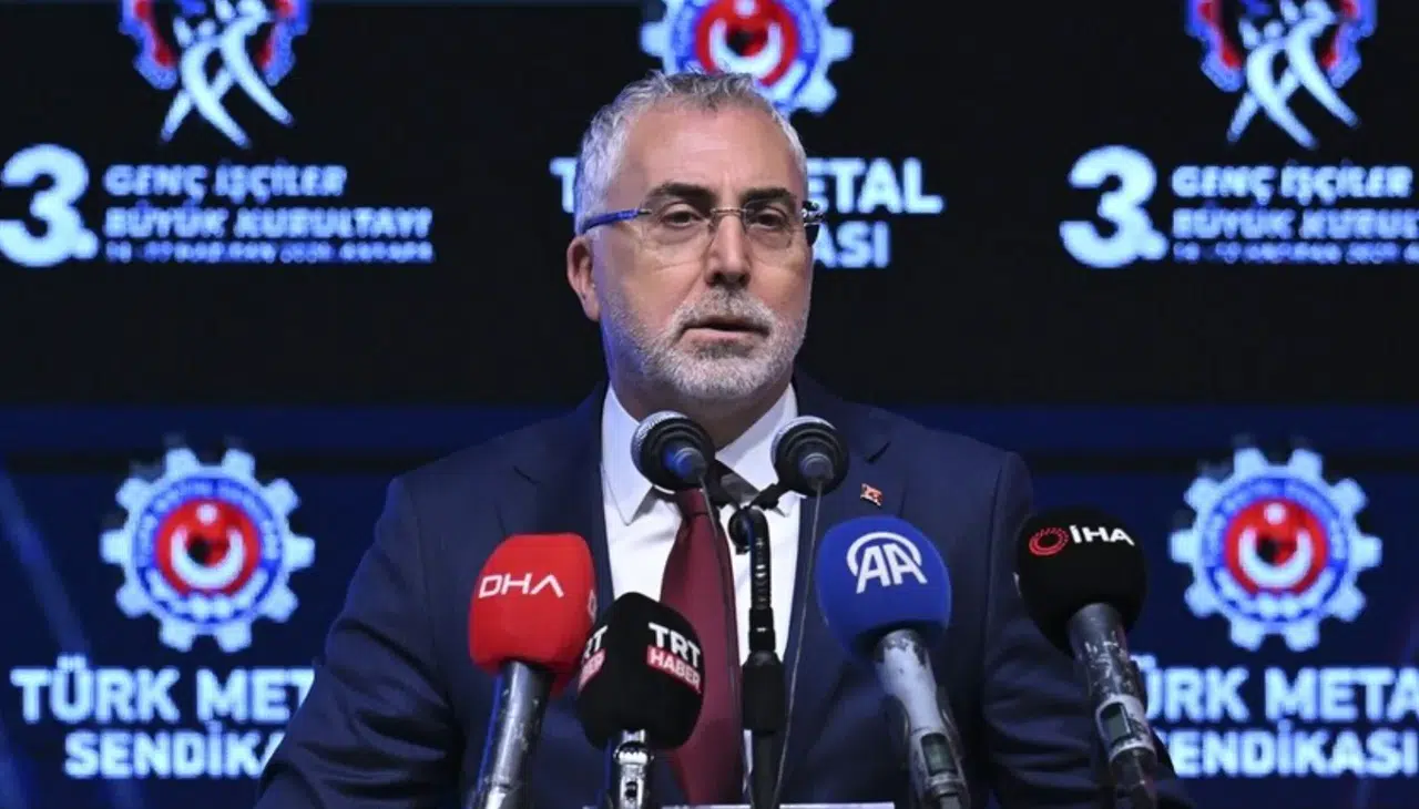 Bakan Işıkhan’dan dijital çağ uyarısı: Geleceğimizi tehdit eden görünmez bir salgın var