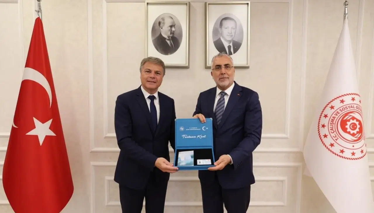 Otomotiv devine büyük ayrıcalık: Renault CEO’suna süresiz Türkiye vizesi