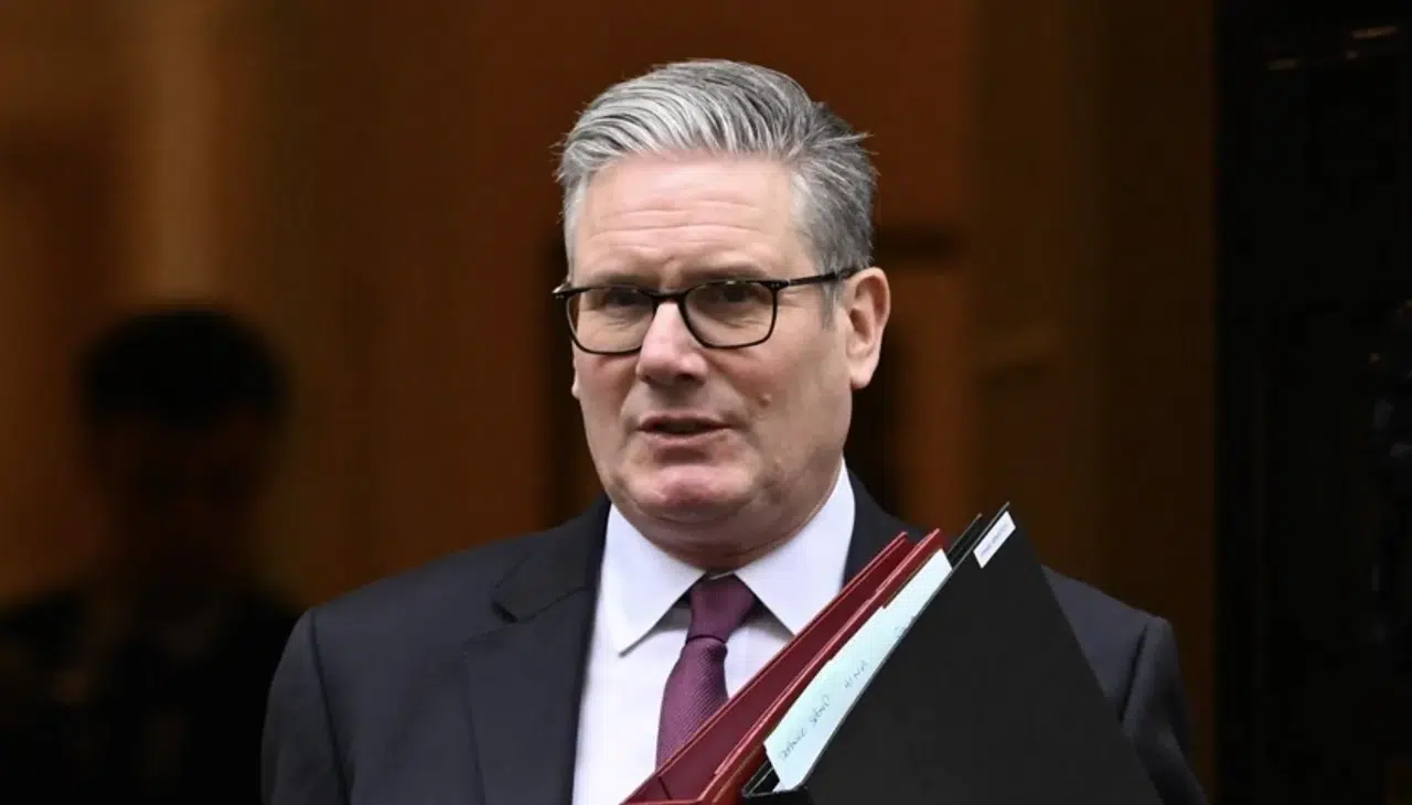 Beyaz Saray’la gerilim ve iç siyasi kriz: Keir Starmer’ı istifaya götüren süreç