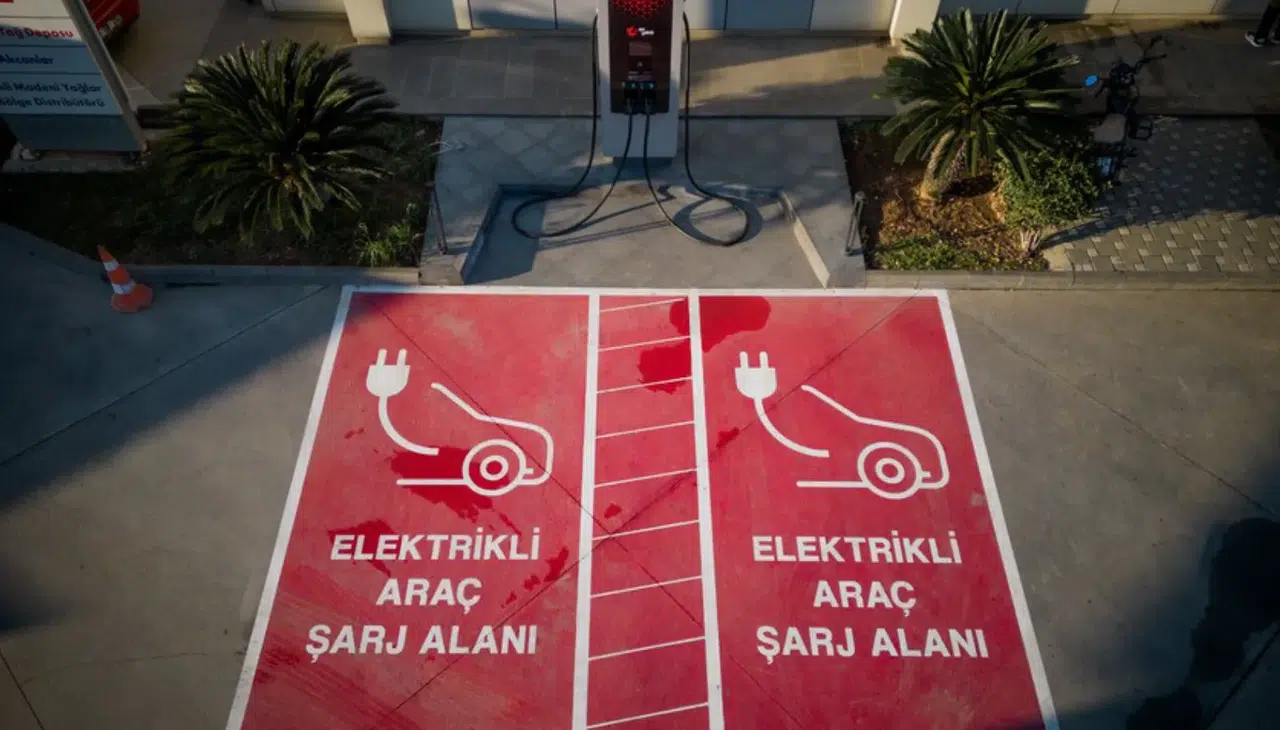 Türkiye’de elektrikli araç şarj ağı dev adımlarla büyüyor: Şarj soket sayısı 44 bini aştı