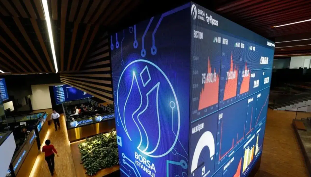 İstanbul serbest piyasada döviz fiyatları gün başladı