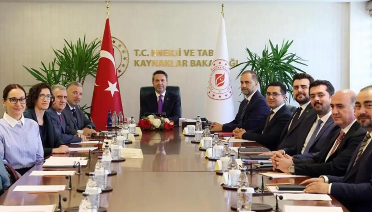 Bakan Bayraktar, Dünya Bankası Türkiye direktörü Carret ile enerji dönüşümünü görüştü