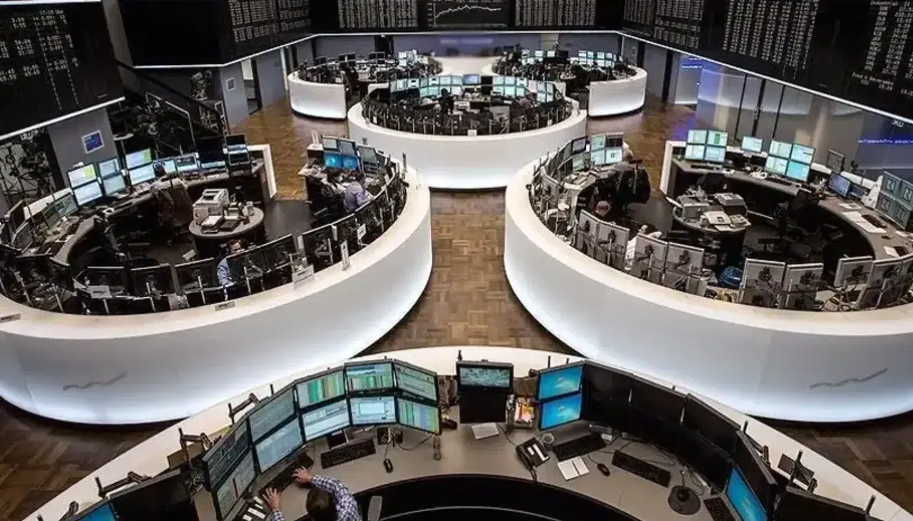 Avrupa borsalarında negatif seyir sürüyor, yatırımcılar ECB kararını bekliyor