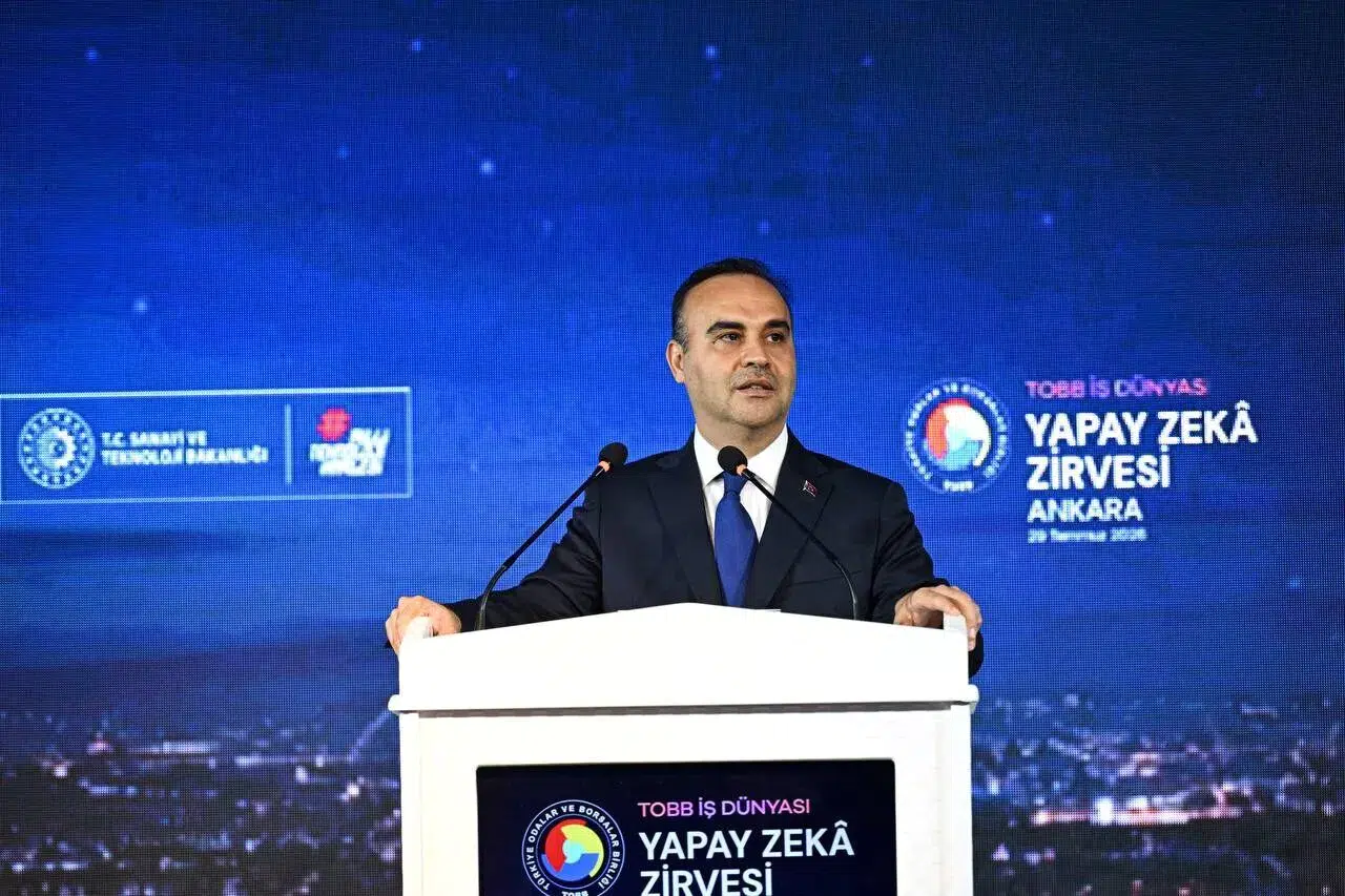 Yapay Zeka Zirvesi'nde sanayi bakanı önemli açıklamalarda bulundu