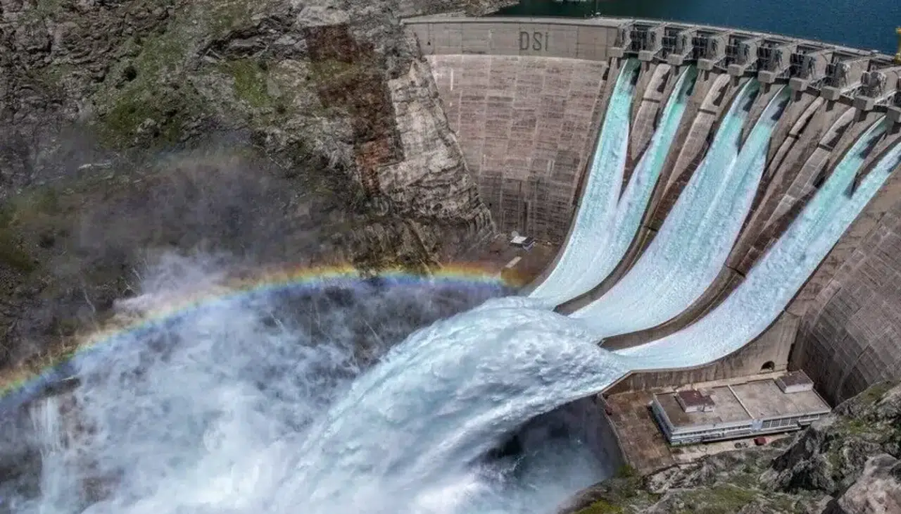 Su bolluğu enerjiye can veriyor: Hidroelektrik üretimi yüzde 68 arttı