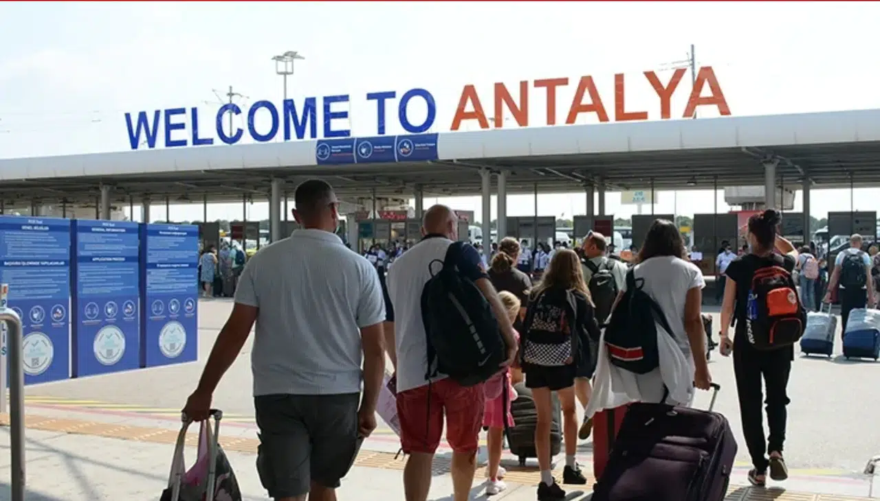 Antalya'da yabancı turist sayısı 6,5 milyonu geçti, sektör canlanıyor