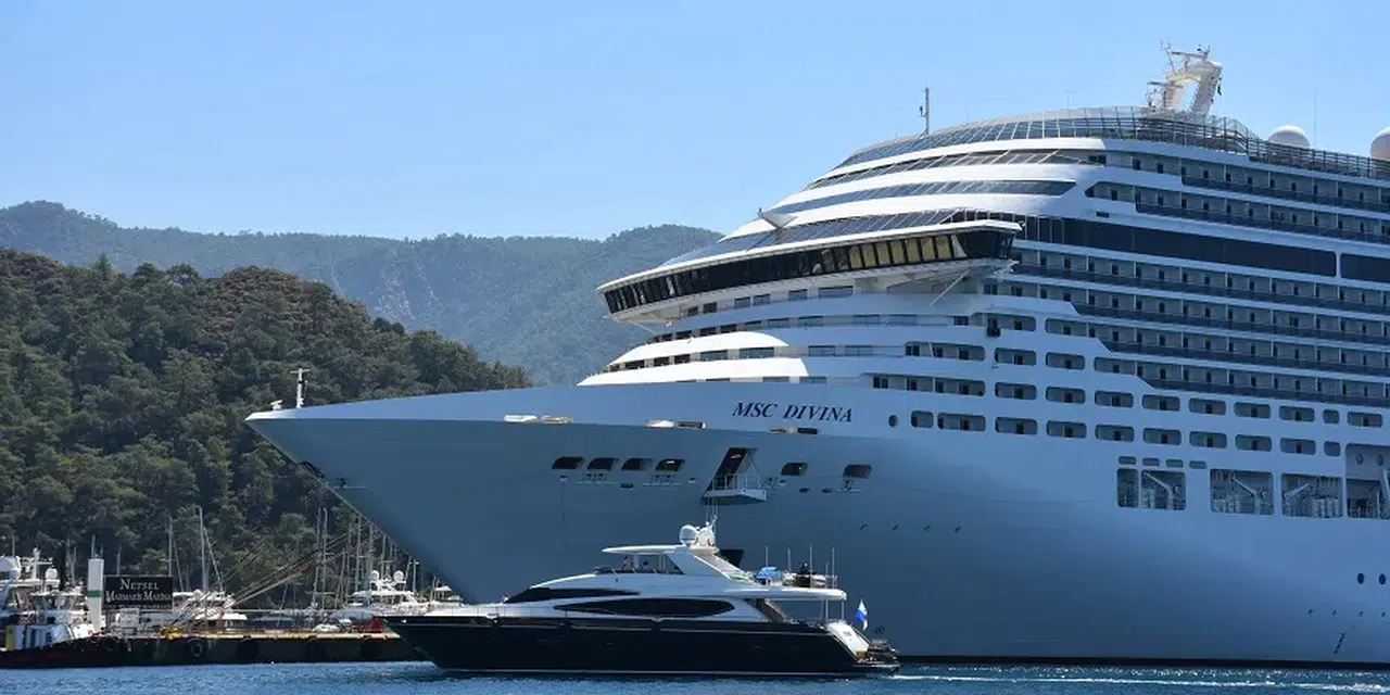 Marmaris'e MSC Divina kruvaziyeriyle 4 bin 220 turist geldi
