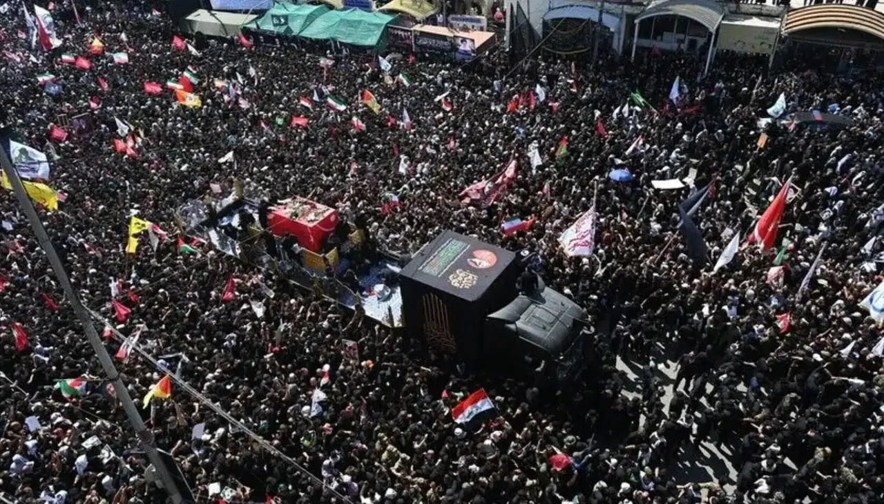 Hayatını kaybeden Hamaney için Irak’ta cenaze töreni!