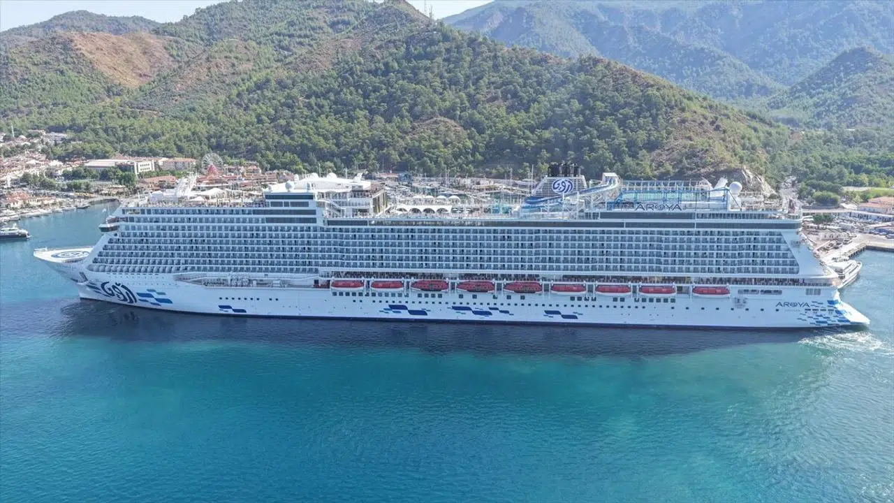 Marmaris'e 'Aroya' kruvaziyeri ile 2 bin 540 turist geldi