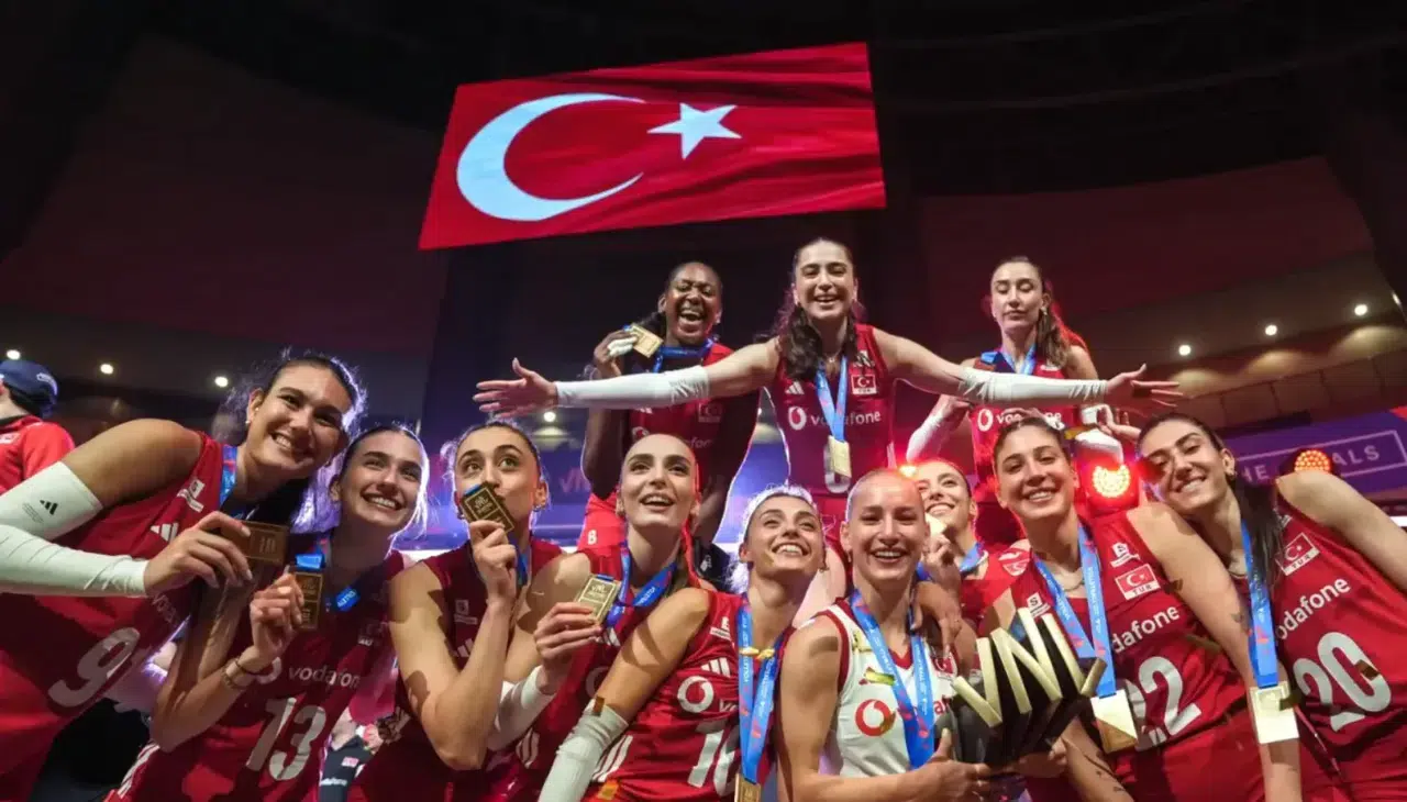 A Milli Kadın Voleybol Takımı'na ekonomi yönetiminden tebrik mesajı