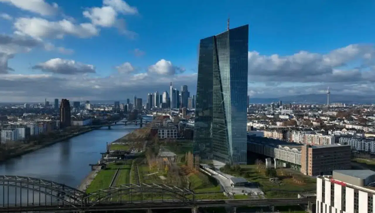 ECB, jeopolitik riskler gölgesinde faiz kararını açıklamaya hazırlanıyor