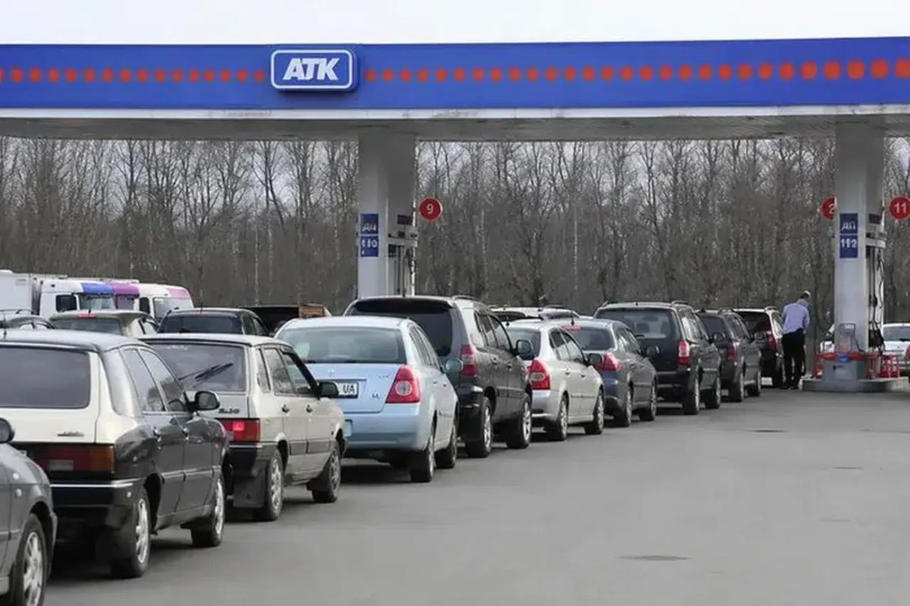 Rusya'da akaryakıt krizi yeniden büyüyor: Uzun kuyruklar ve kısıtlamalar dönemi başladı