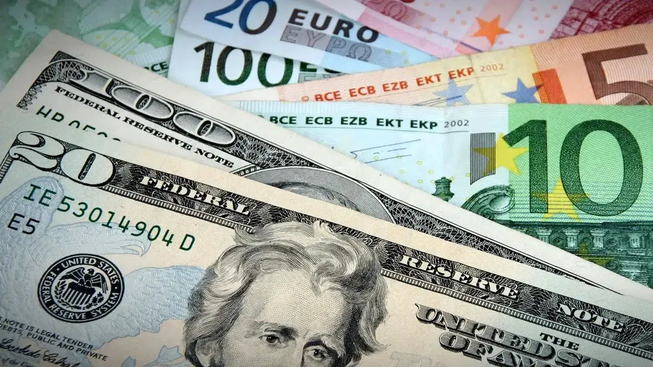 Serbest piyasada döviz fiyatları belirlenmeye başladı