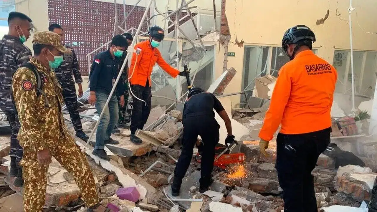 Endonezya’da felaketin boyutu büyüyor: Depremde can kaybı 53’e yükseldi
