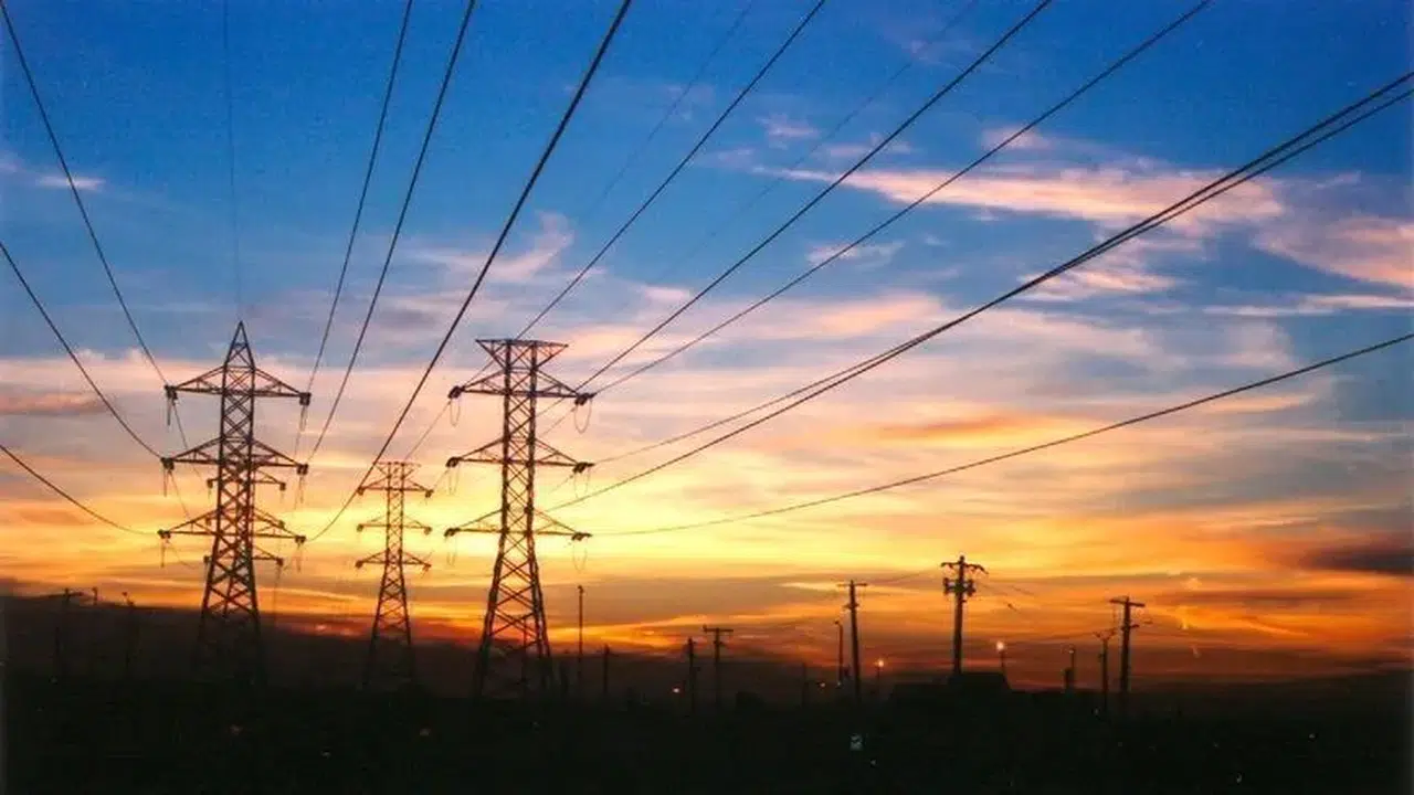 Spot piyasalarda elektrik fiyatları hızla değişiyor: Yarın için rekor seviyeler