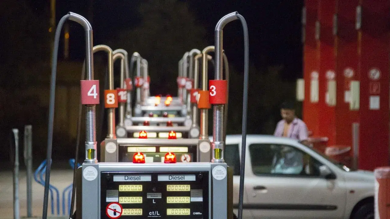 Almanya'da motorin fiyatları artışını sürdürüyor, sürücüler zor durumda