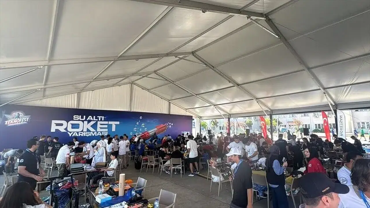 Gençlerin su altı roket heyecanı TEKNOFEST Mavi Vatan'da yaşandı