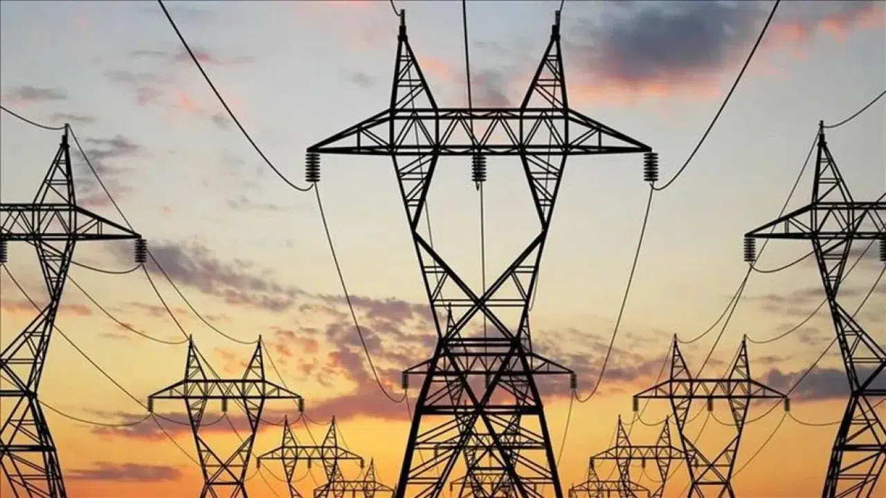 Spot elektrik fiyatlarında dalgalı seyir: Yüksek ve düşük seviyeler belirlendi