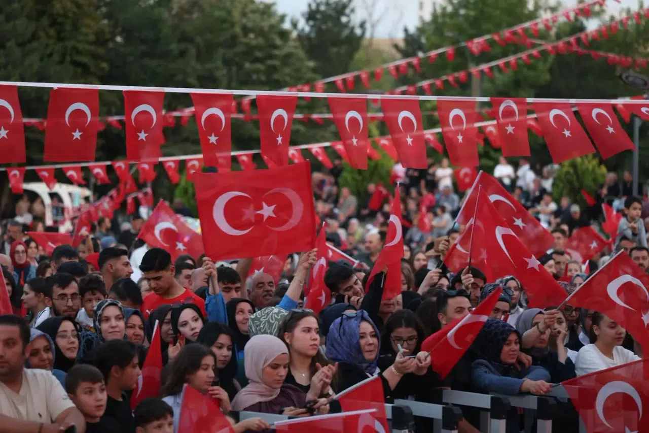 Zaferin 104. yıl dönümü Saray Selçuklu Meydanı’nda kutlandı