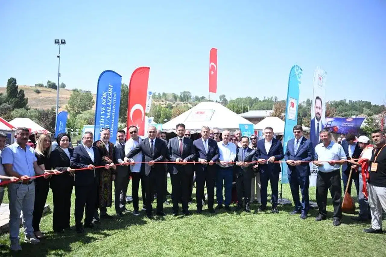 Malazgirt Zaferi'nin 955. yılında Ahlat'ta sanat ve kültür rüzgarı