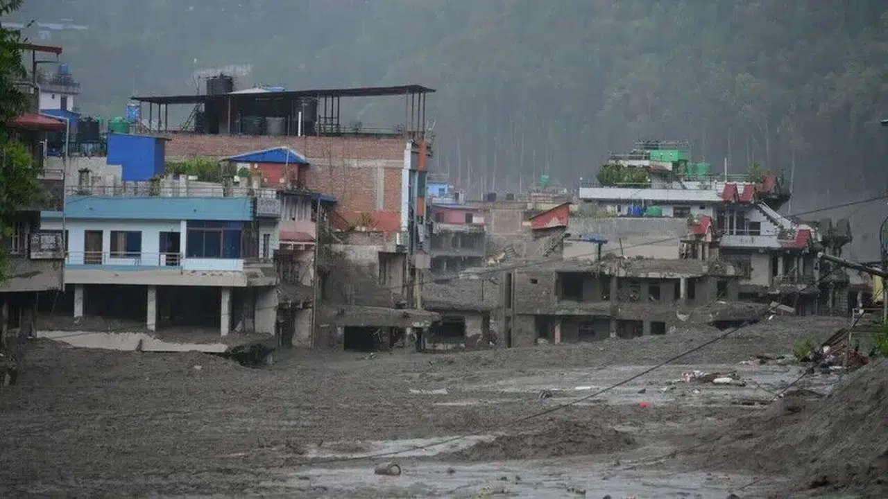 Nepal'deki selde can kaybı 162'ye yükseldi