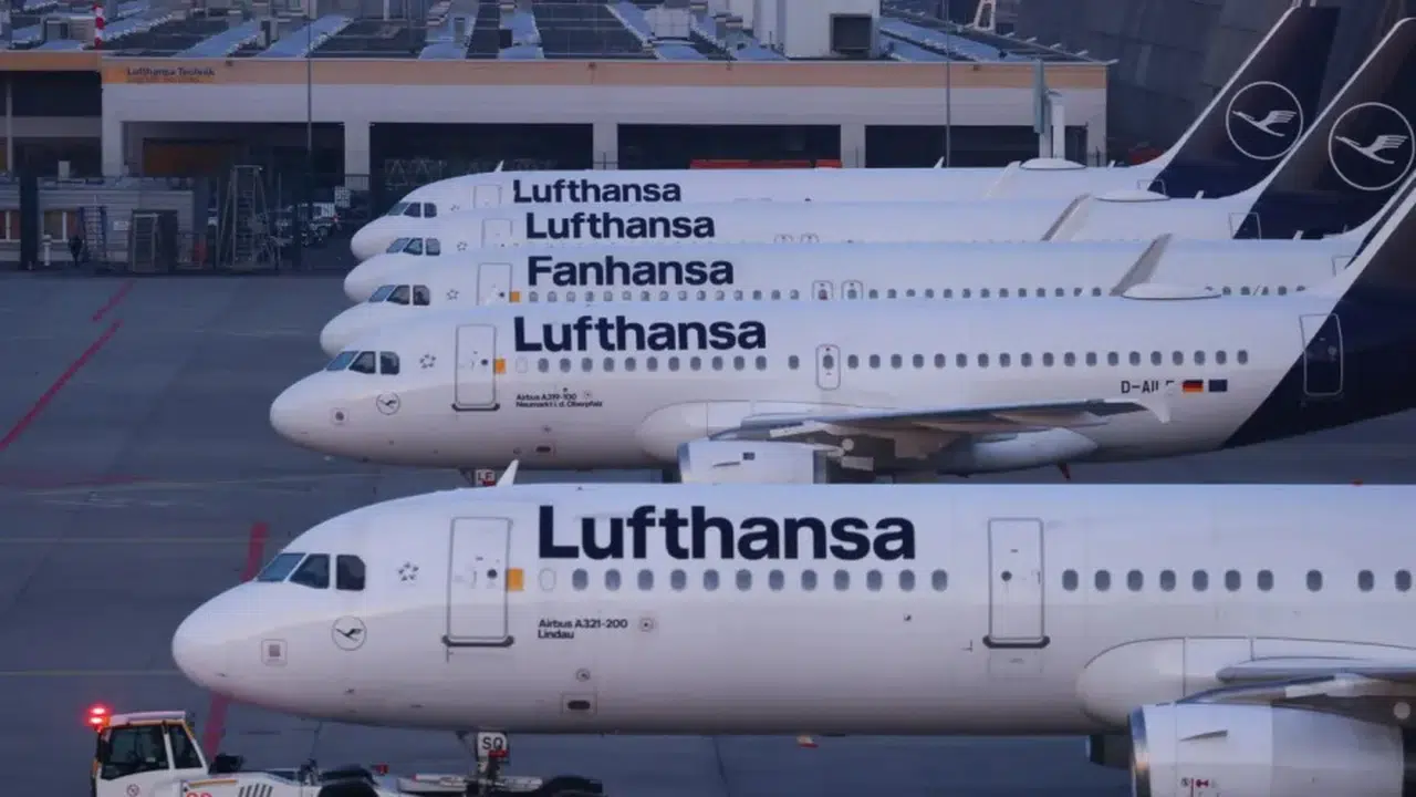 Lufthansa'nın ikinci çeyrek karı, yüksek maliyetler ve grevle sarsıldı
