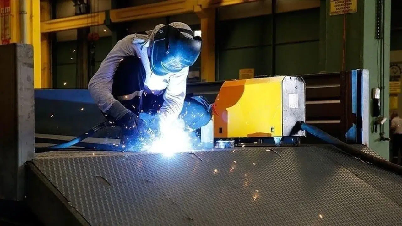 Ağustos PMI verileri: İmalat sektörü zayıflarken hizmet sektörü güç kazanıyor