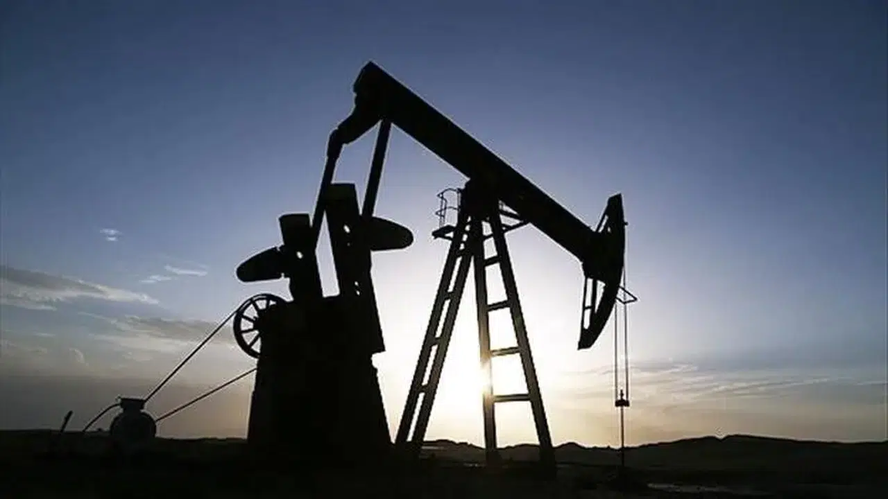 Petrol fiyatları düştü, Hürmüz Boğazı'nda yeni gelişmeler etkili oldu
