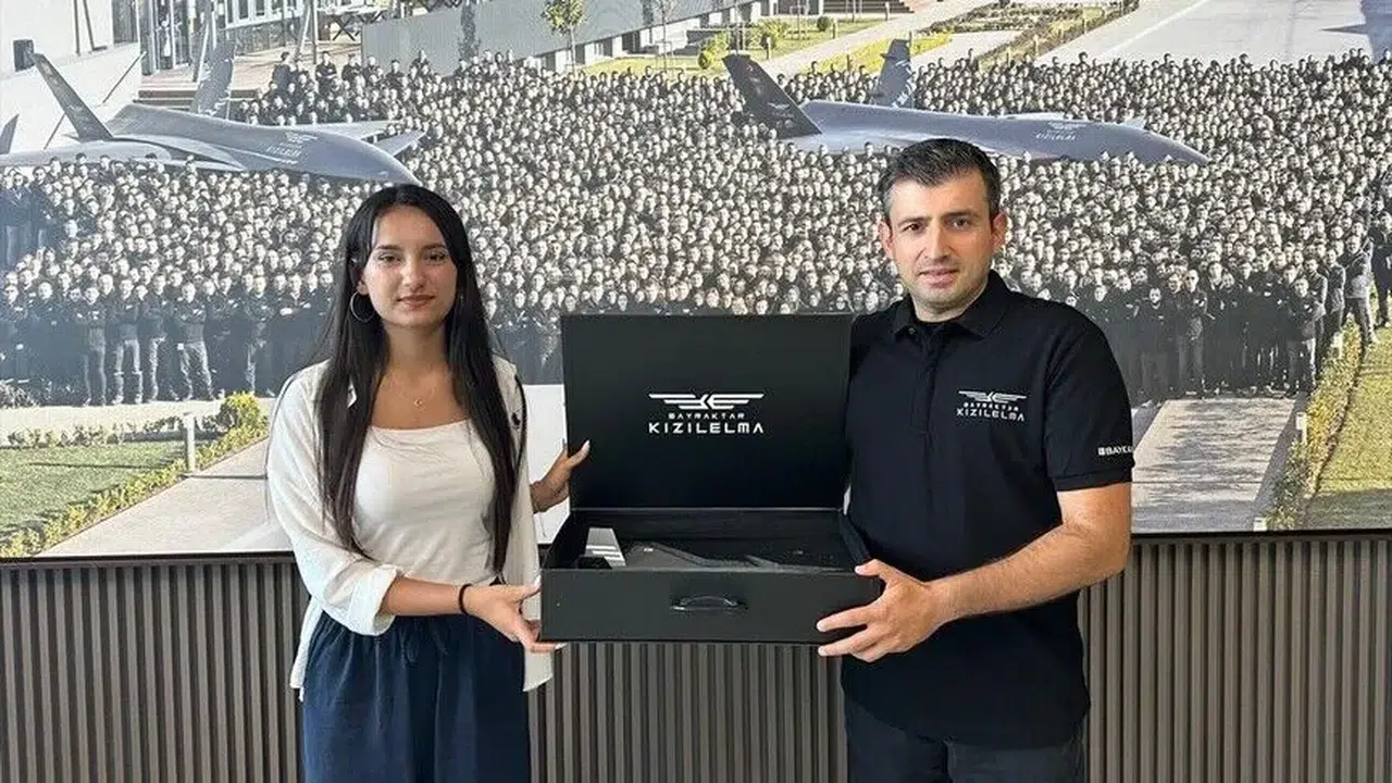 Dünya şampiyonu genç yetenek Ayşegül Balım Yabacı, Selçuk Bayraktar ile buluştu