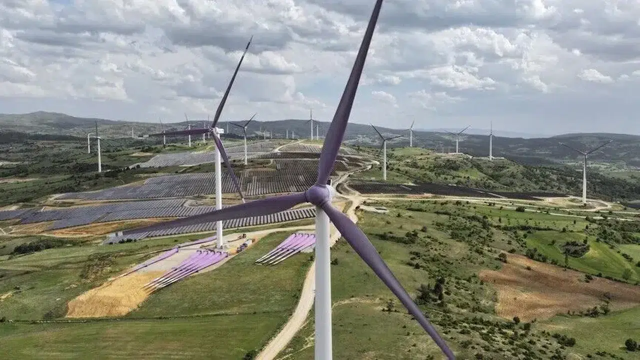 Türkiye'nin elektrik kapasitesindeki büyümede yenilenebilir kaynaklar ön planda