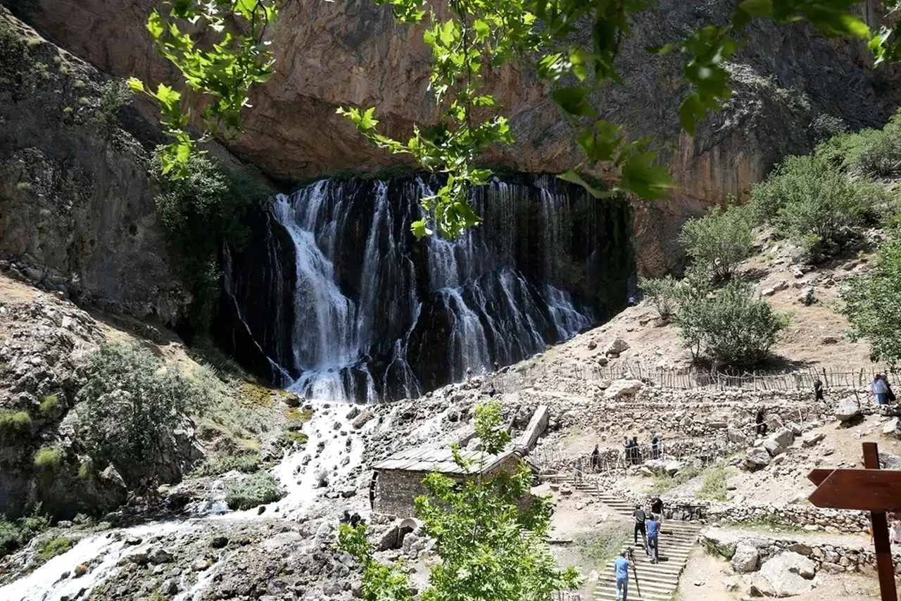 Kapuzbaşı Şelaleleri turizmle canlanıyor