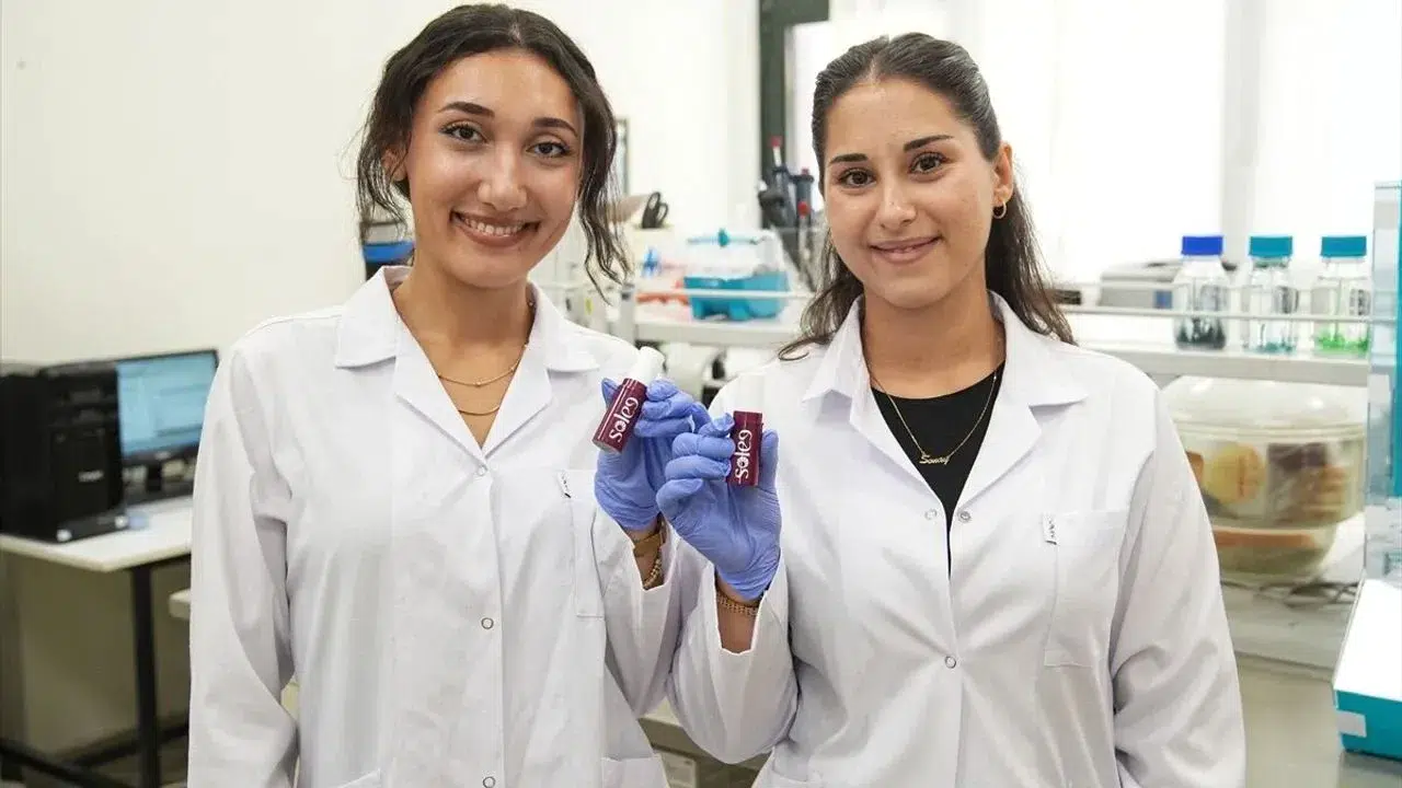 Lisede başlayan dostluk üniversitede başarıya dönüştü: Eylül ve Sonay'ın parfüm girişimi