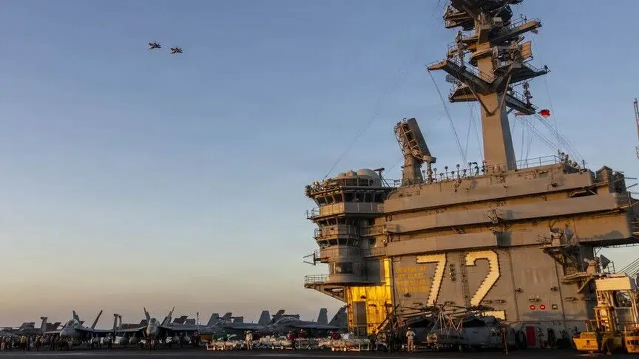 USS Abraham Lincoln gemisinde insani kriz iddiası