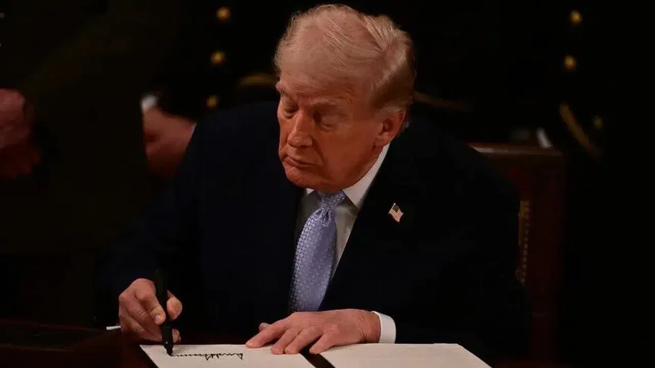 Trump, ABD’de çocukluk aşılarıyla ilgili kararnameyi imzaladı